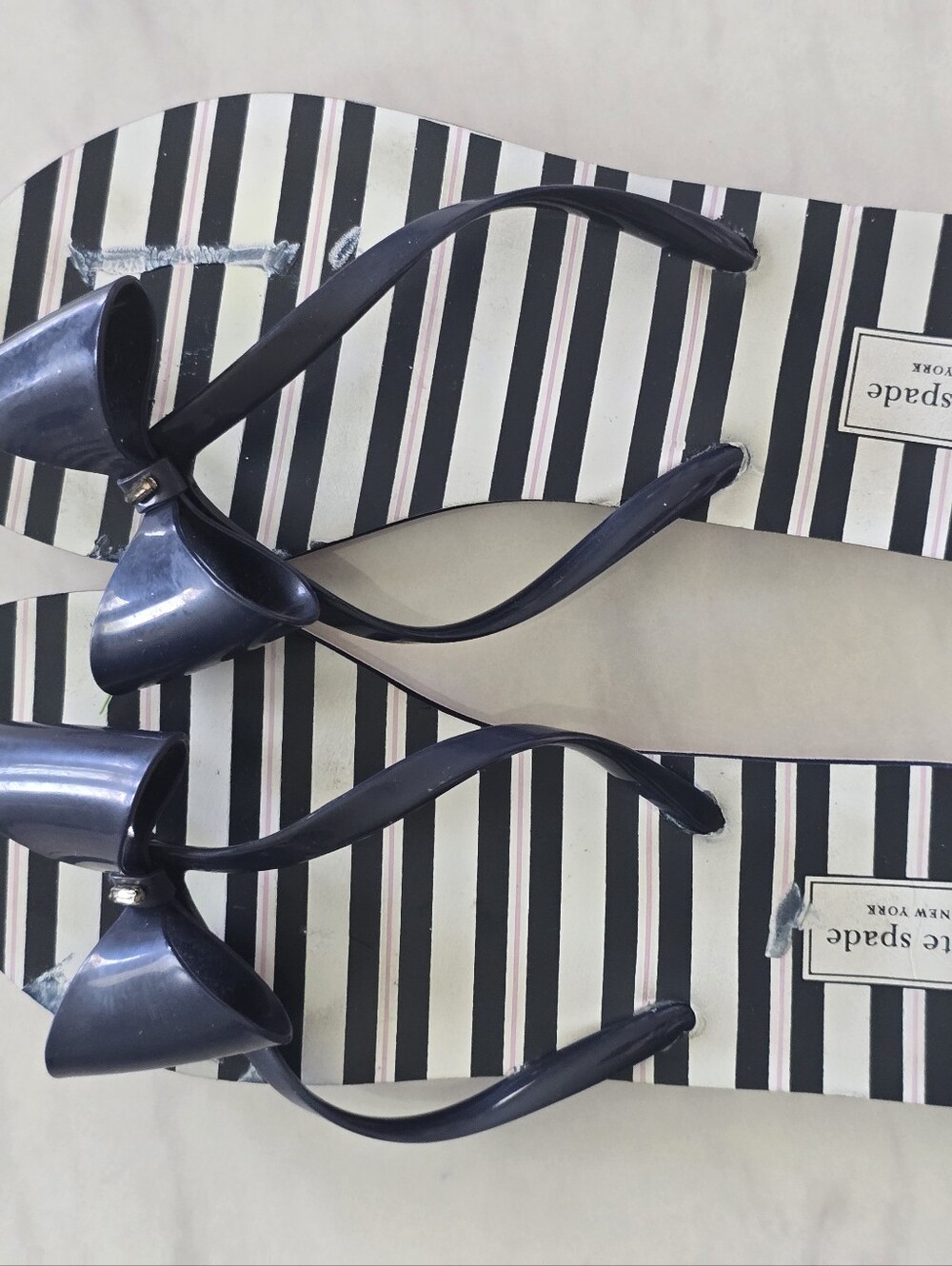 Kate Spade New York Bow Flip Flops 9-10 Navy Striped Pink White Sandals Preppy - Picture 3 of 9